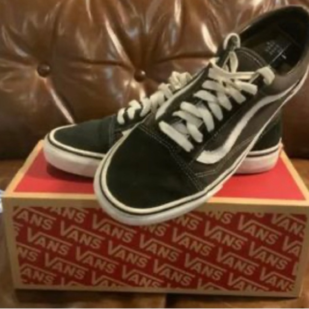 Mens or ladies vans. Size 7.5 in men’s and 8.5 in ladies